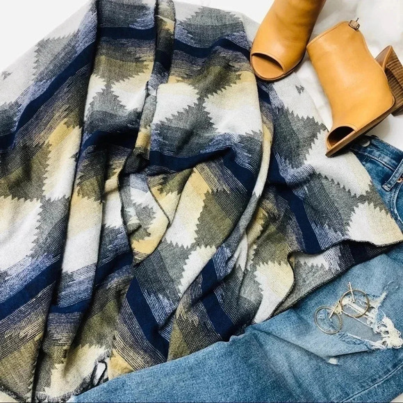 BP Aztec Tribal Wrap Shawl Blanket Scarf Top - Picture 2 of 5